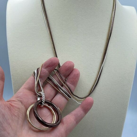 Triple strand mixed metals chains rings pendant necklace - Picture 9 of 10